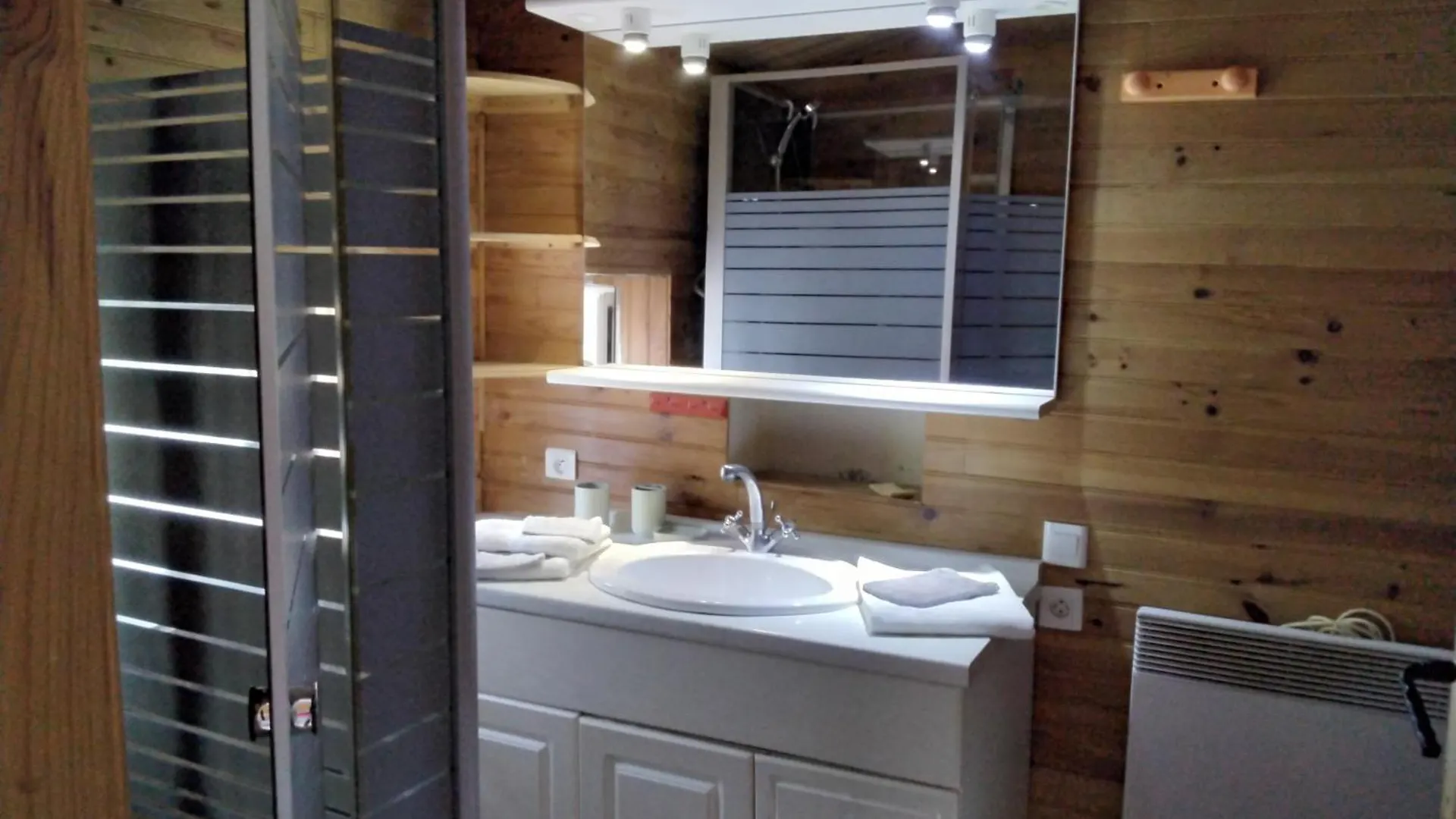 Villa Cabanon 50M2 à Meounes-les-Montrieux 0*,