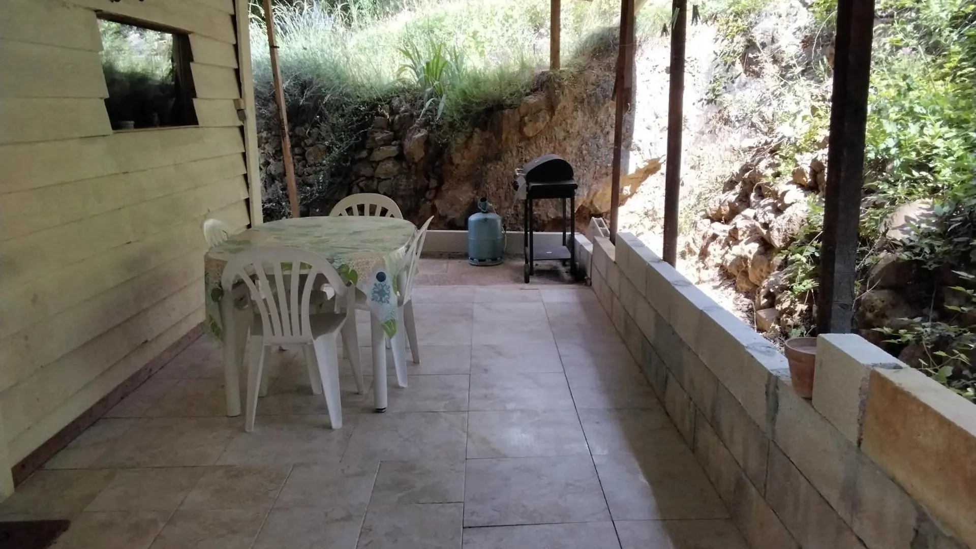 Villa Cabanon 50M2 à Meounes-les-Montrieux