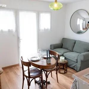 La Tiny - Sleep In Appartement